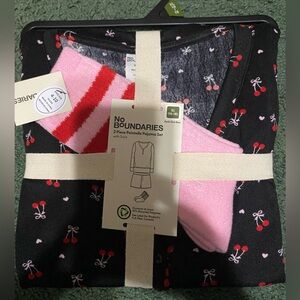 WOMENS XL PJ SET W SOCKS NEW